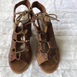 Diva True “TrenDee” NWT Size 8 Lace Up Sandals